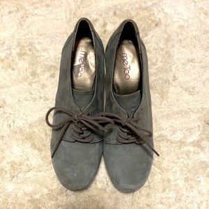 Me Too Gray Suede Platform Pumps